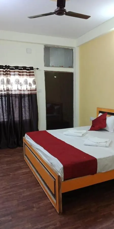 Varanasi Paradise 3*,